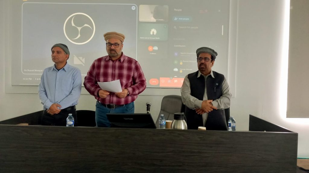 Jemshaid Rashid (Nazim-e-A'ala Sahib) taking the pledge with Asif Mirza Sahib on his left and Qammar Gohar Sahib (Naib Nazim-e-A'ala) on his right.